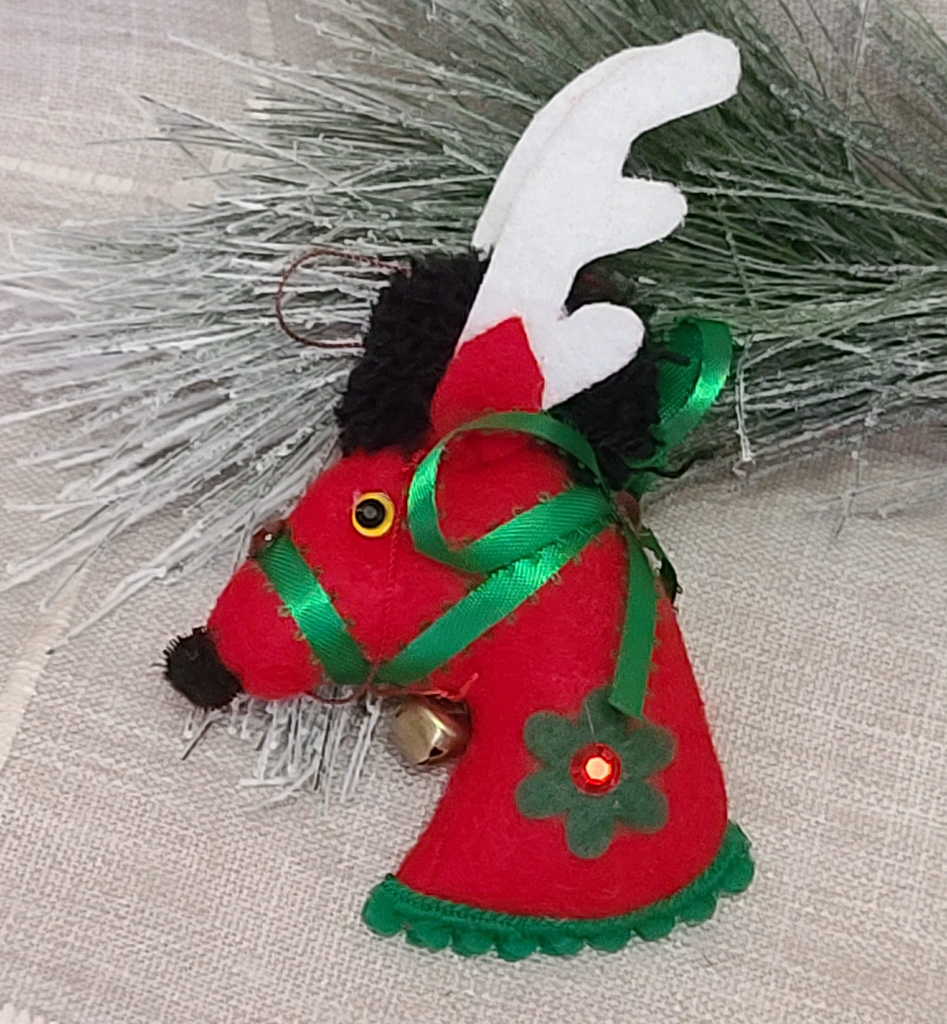 Felt reindeer christmas ornament - Red with green trim - Click Image to Close